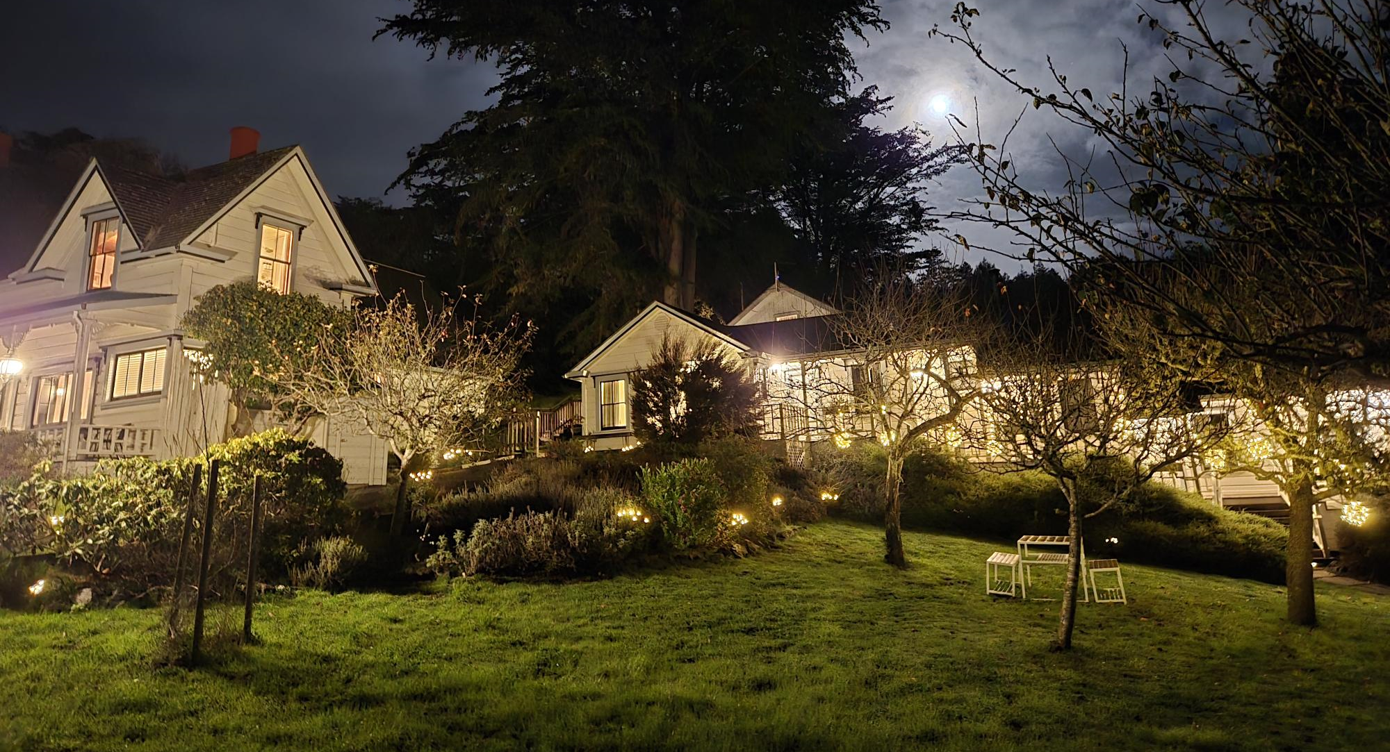 Beautiful serene grounds for a romantic stay in Mendocino